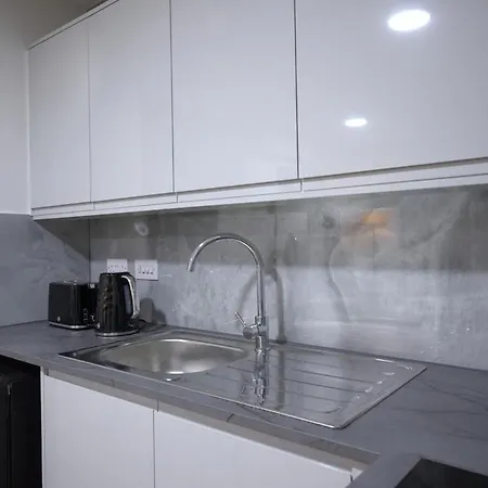 Newly Refurbished Centre Flat Bradford (West Yorkshire)