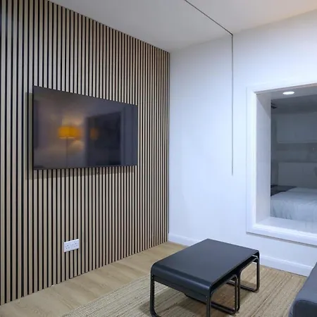 Newly Refurbished Centre Flat