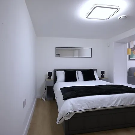 Newly Refurbished Centre Flat * Bradford (West Yorkshire)