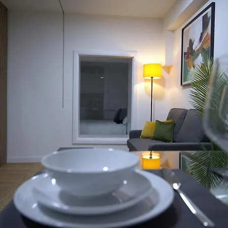 Newly Refurbished Centre Flat *