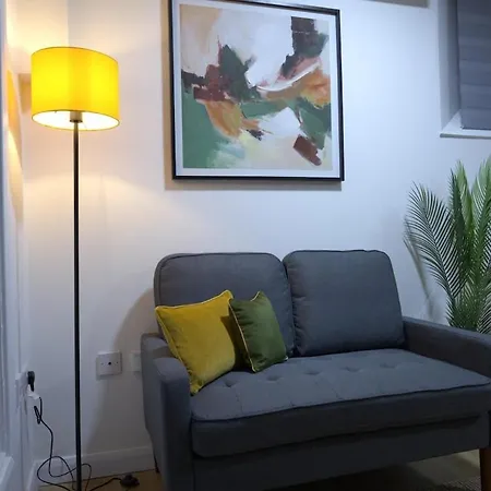Newly Refurbished Centre Flat Bradford (West Yorkshire)