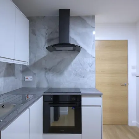 Newly Refurbished Centre Flat * Bradford (West Yorkshire)